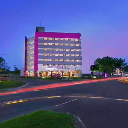 Favehotel Jababeka Чикаранг Экстерьер фото